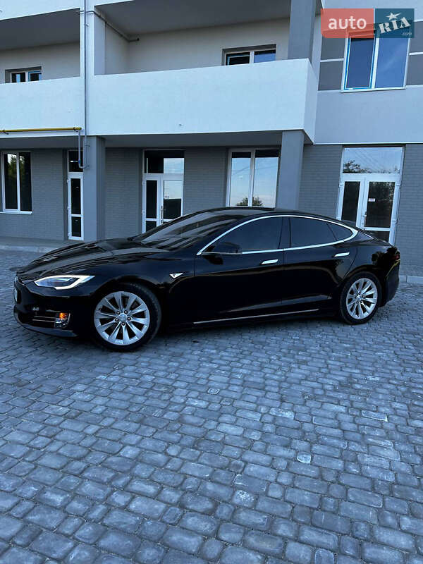 Лифтбек Tesla Model S 2016 в Львове
