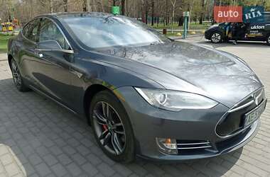 Tesla Model S 2015