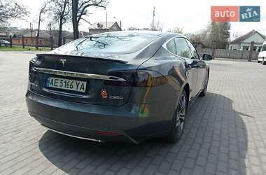 Лифтбек Tesla Model S 2015 в 