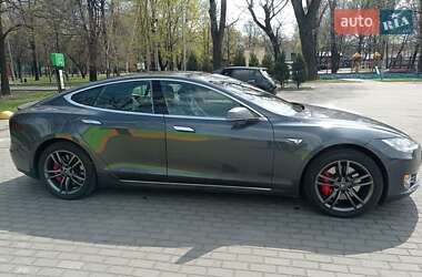 Лифтбек Tesla Model S 2015 в 