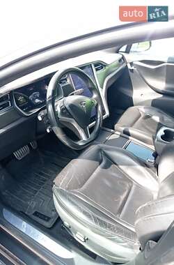Лифтбек Tesla Model S 2015 в 
