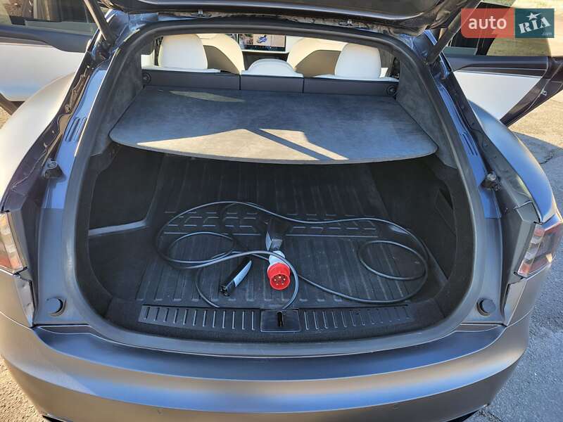 Ліфтбек Tesla Model S 2022 в Обухові