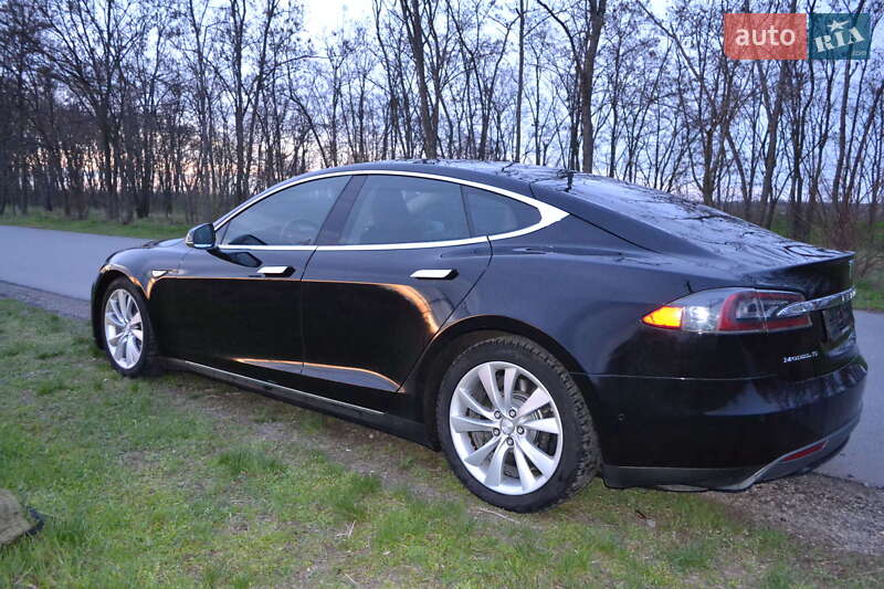 Лифтбек Tesla Model S 2015 в Днепре