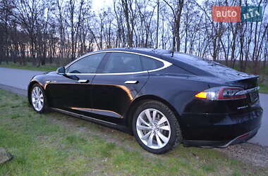 Лифтбек Tesla Model S 2015 в 