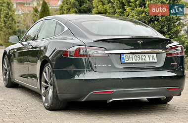 Лифтбек Tesla Model S 2014 в 