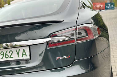 Лифтбек Tesla Model S 2014 в 