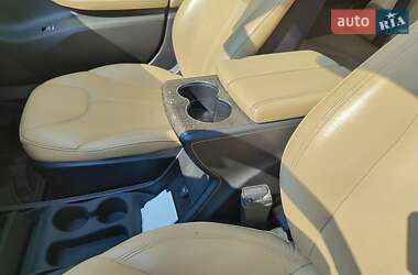 Лифтбек Tesla Model S 2014 в 
