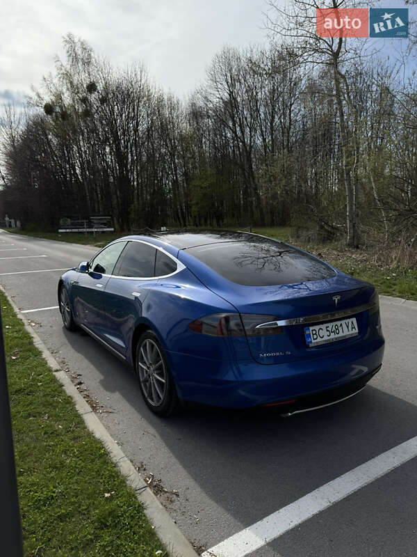 Лифтбек Tesla Model S 2015 в Буске