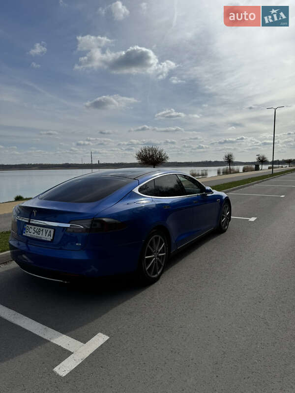 Лифтбек Tesla Model S 2015 в Буске