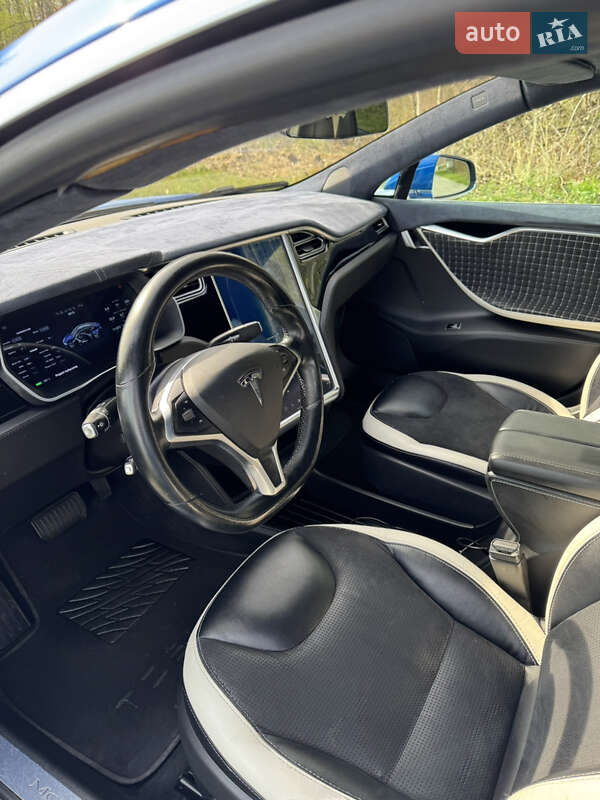 Лифтбек Tesla Model S 2015 в Буске