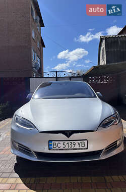 Tesla Model S 2016