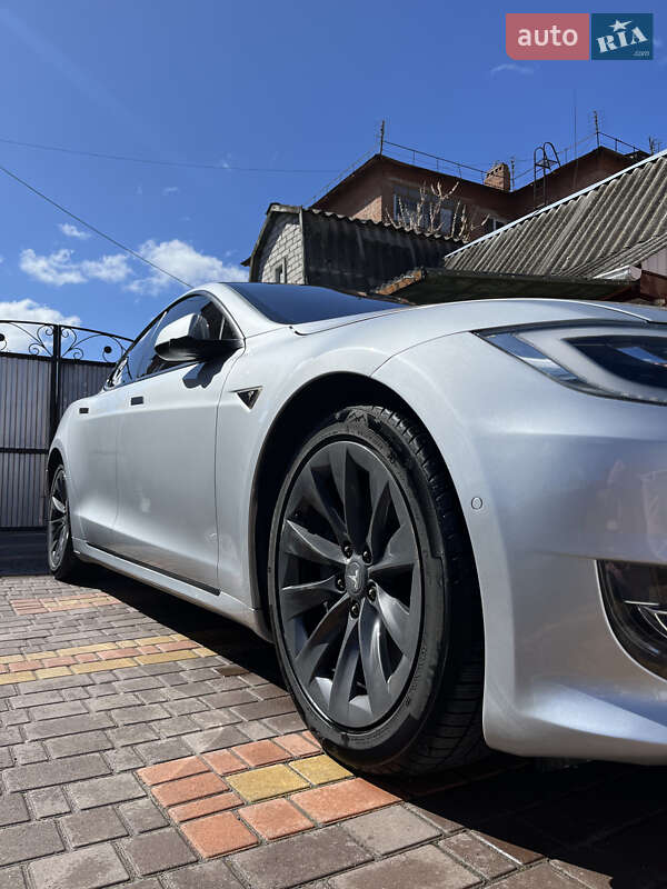 Ліфтбек Tesla Model S 2016 в Львові