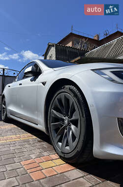 Лифтбек Tesla Model S 2016 в 