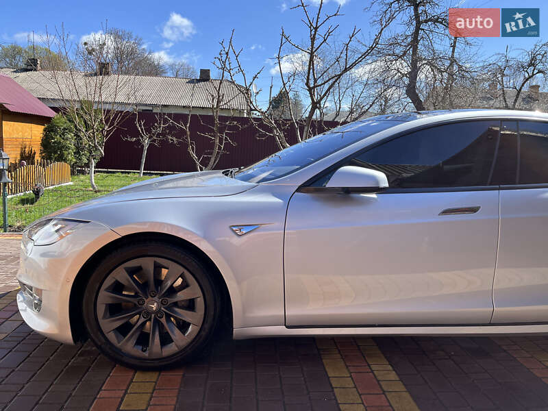 Ліфтбек Tesla Model S 2016 в Львові