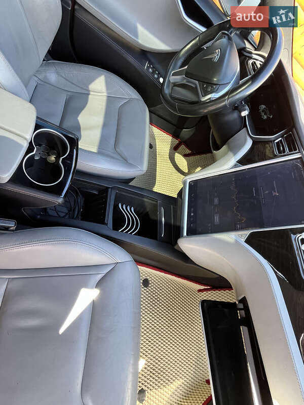 Ліфтбек Tesla Model S 2016 в Львові