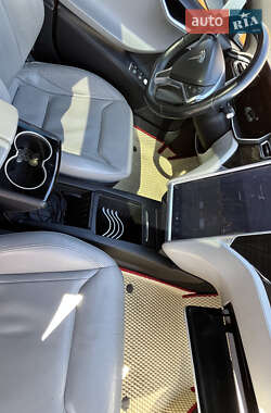 Лифтбек Tesla Model S 2016 в 