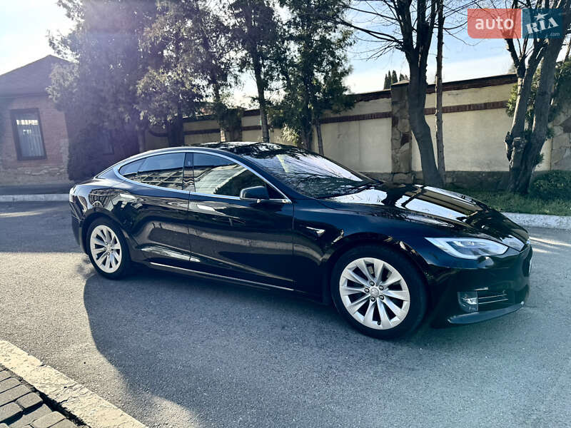 Лифтбек Tesla Model S 2018 в Львове