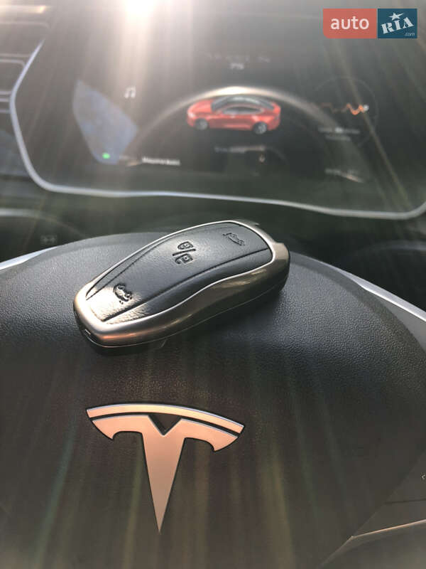 Лифтбек Tesla Model S 2016 в Виннице