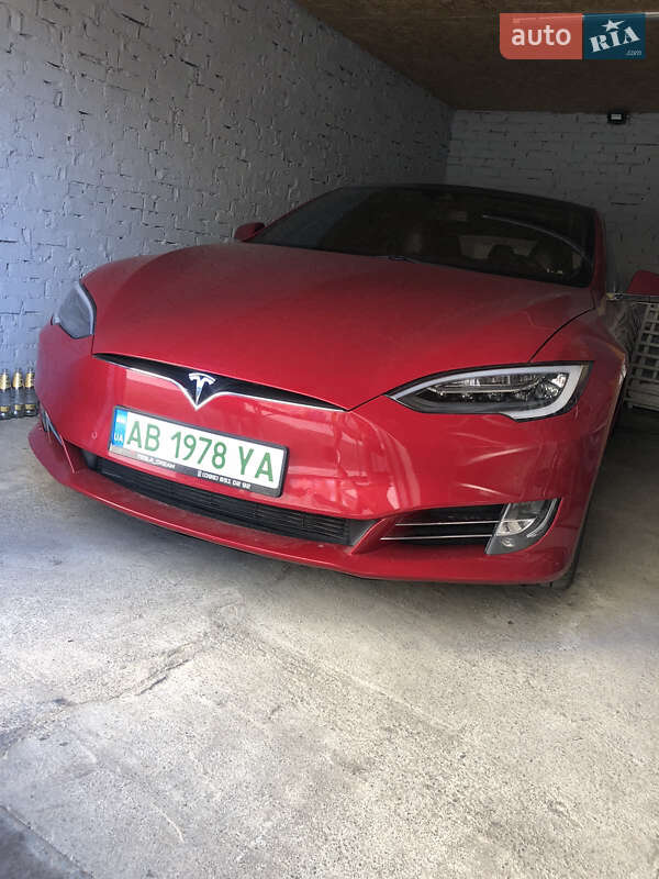 Лифтбек Tesla Model S 2016 в Виннице