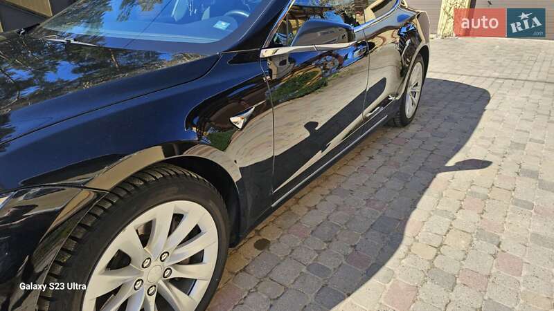 Лифтбек Tesla Model S 2017 в Львове