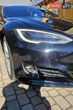 Лифтбек Tesla Model S 2017 в Львове