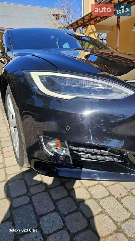 Лифтбек Tesla Model S 2017 в Львове