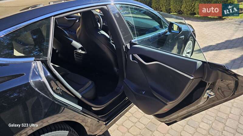 Лифтбек Tesla Model S 2017 в Львове
