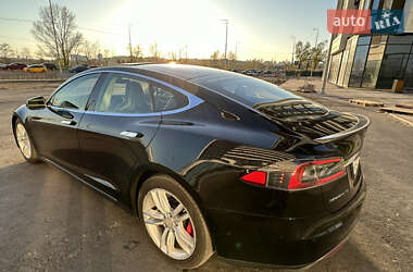 Лифтбек Tesla Model S 2015 в Киеве