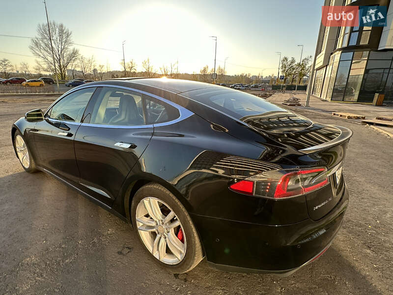 Лифтбек Tesla Model S 2015 в Киеве