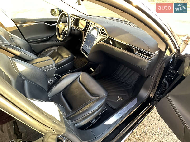 Лифтбек Tesla Model S 2015 в Киеве