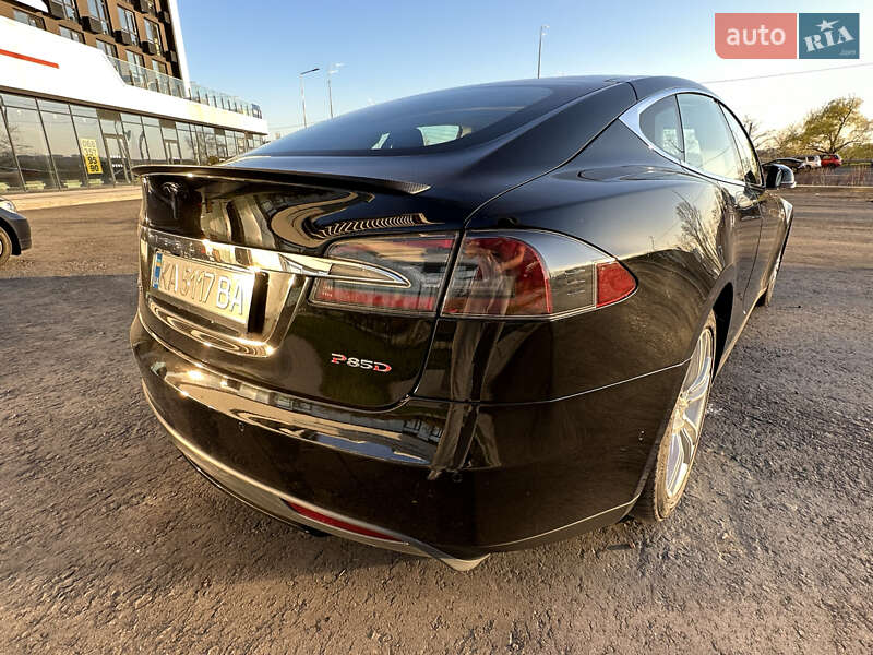 Ліфтбек Tesla Model S 2015 в Києві
