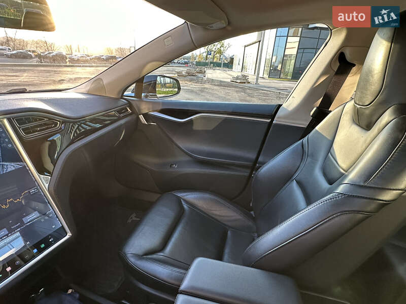 Ліфтбек Tesla Model S 2015 в Києві