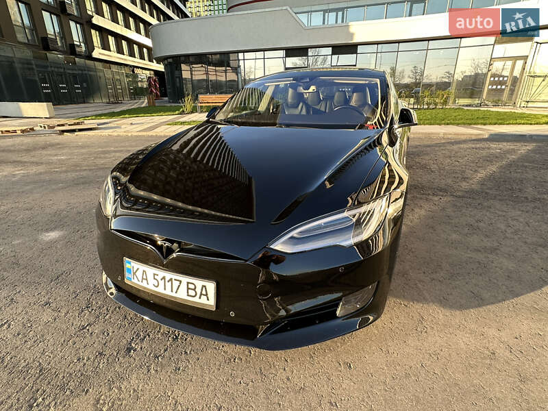 Ліфтбек Tesla Model S 2015 в Києві