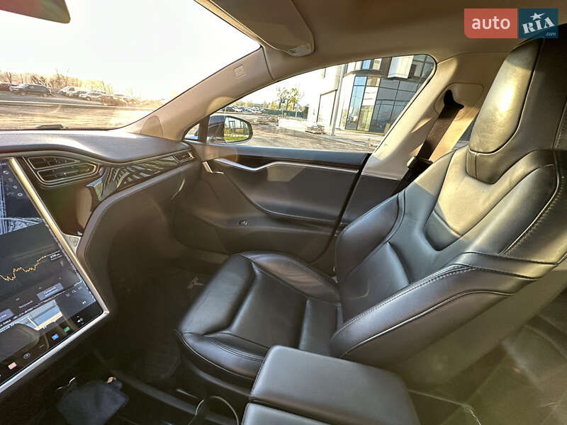 Лифтбек Tesla Model S 2015 в Киеве