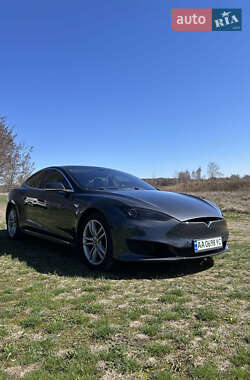 Лифтбек Tesla Model S 2015 в 