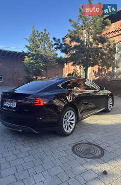 Лифтбек Tesla Model S 2013 в 