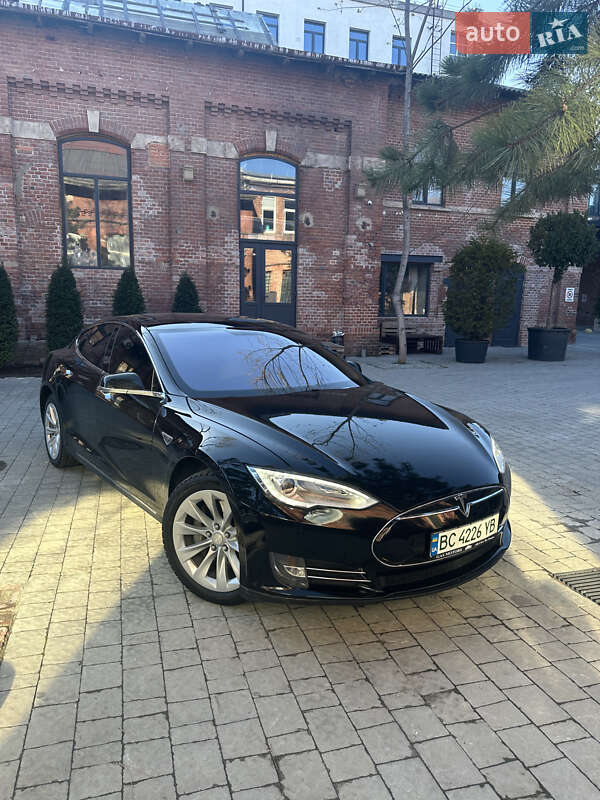 Лифтбек Tesla Model S 2013 в 