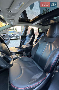 Лифтбек Tesla Model S 2013 в 