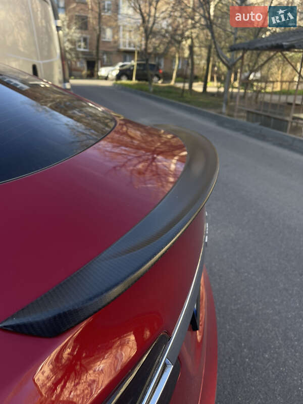 Лифтбек Tesla Model S 2016 в Виннице