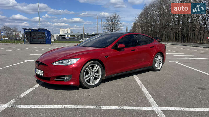 Лифтбек Tesla Model S 2016 в Киеве