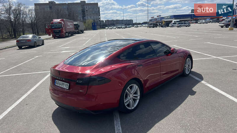 Лифтбек Tesla Model S 2016 в Киеве