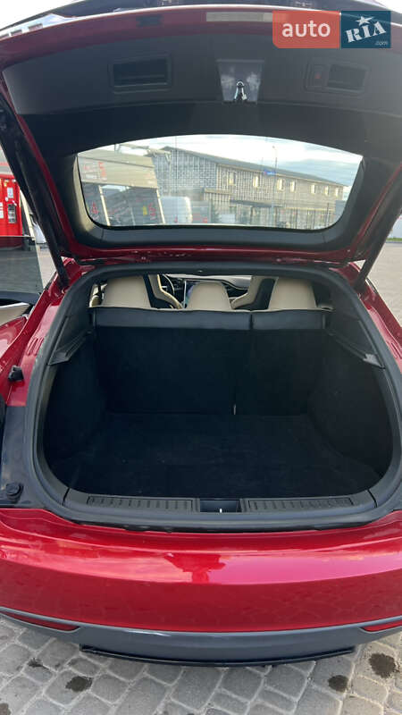 Лифтбек Tesla Model S 2016 в Киеве