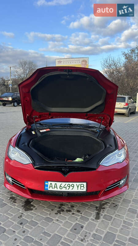Лифтбек Tesla Model S 2016 в Киеве