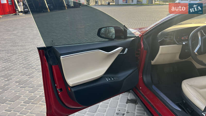 Лифтбек Tesla Model S 2016 в Киеве
