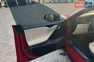 Лифтбек Tesla Model S 2016 в 