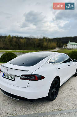 Лифтбек Tesla Model S 2013 в 