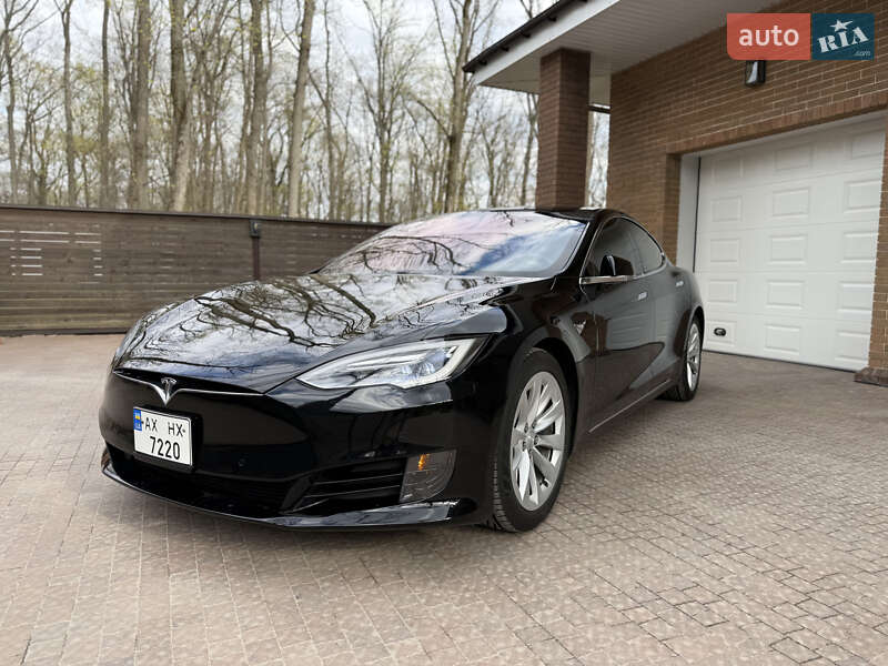 Лифтбек Tesla Model S 2017 в 