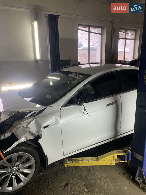 Лифтбек Tesla Model S 2016 в Ровно фото 6 Лифтбек Tesla Model S 2016 в Ровно