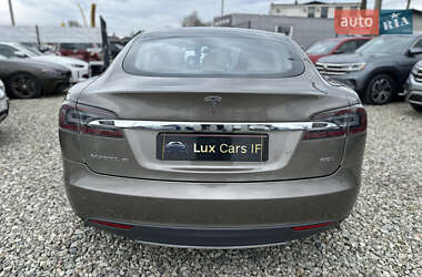 Лифтбек Tesla Model S 2015 в 