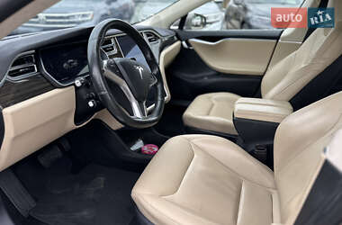 Лифтбек Tesla Model S 2015 в 